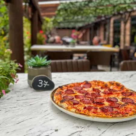 Floral Lodge Great Ayton With Hot Tub And Onsite Bistro Great Ayton