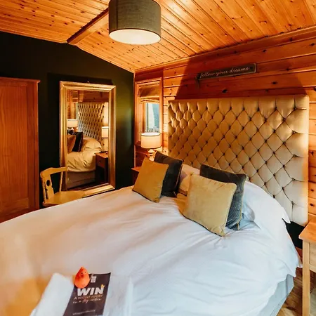 Holiday home Floral Lodge Great Ayton With Hot Tub And Onsite Bistro *