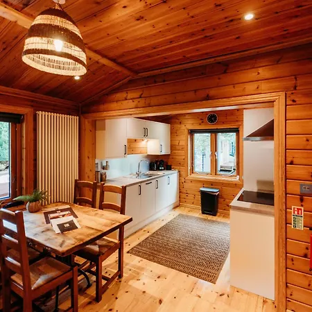 Floral Lodge Great Ayton With Hot Tub And Onsite Bistro *