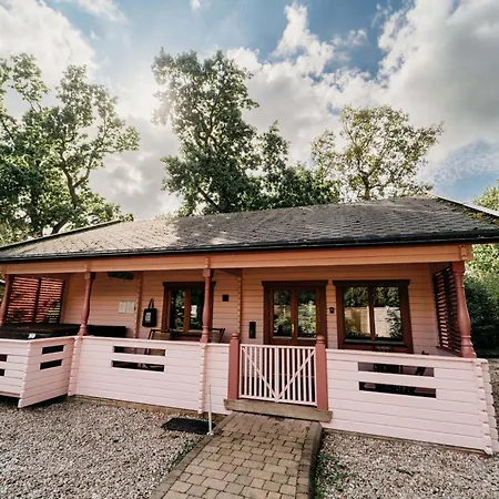 Floral Lodge Great Ayton With Hot Tub And Onsite Bistro *