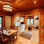 Floral With Hot Tub And Onsite Bistro *