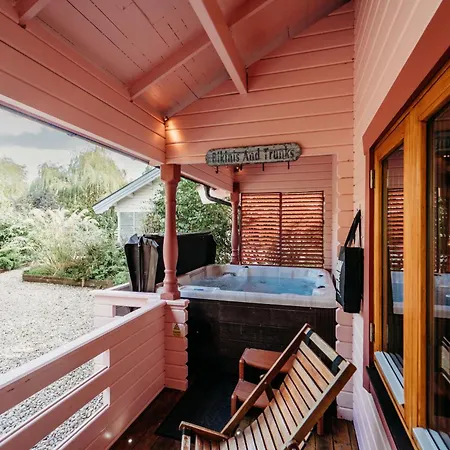 Floral With Hot Tub And Onsite Bistro Tatil Evi